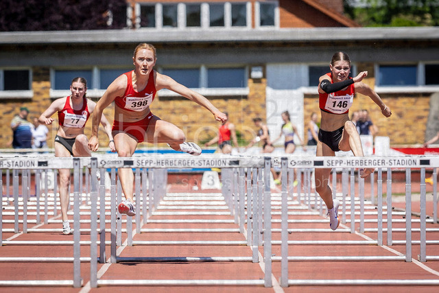 B&amp;S Kurpfalz Gala; Weinheim, 23.05.2026 | WEINHEIM, GERMANY - MAY 24: Leona Grimm (GER/TSB Schwäbisch Gmünd) and Nicole Frey (GER/LG Region Karlsruhe) in the 100m hurdles final during the B&amp;S Kurpfalz Gala am 23.05.2026 at the  Sepp-Herberger-Stadium in Weinheim (Baden-Wuerttemberg / Germany).