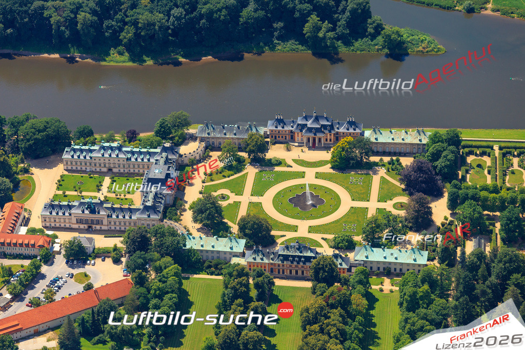 Die Luftaufnahme der Stadt Pillnitz wurde vom UL-Flugzeug heraus erstellt ( keine Drohne )- hohe Auflösung für beste Qualität