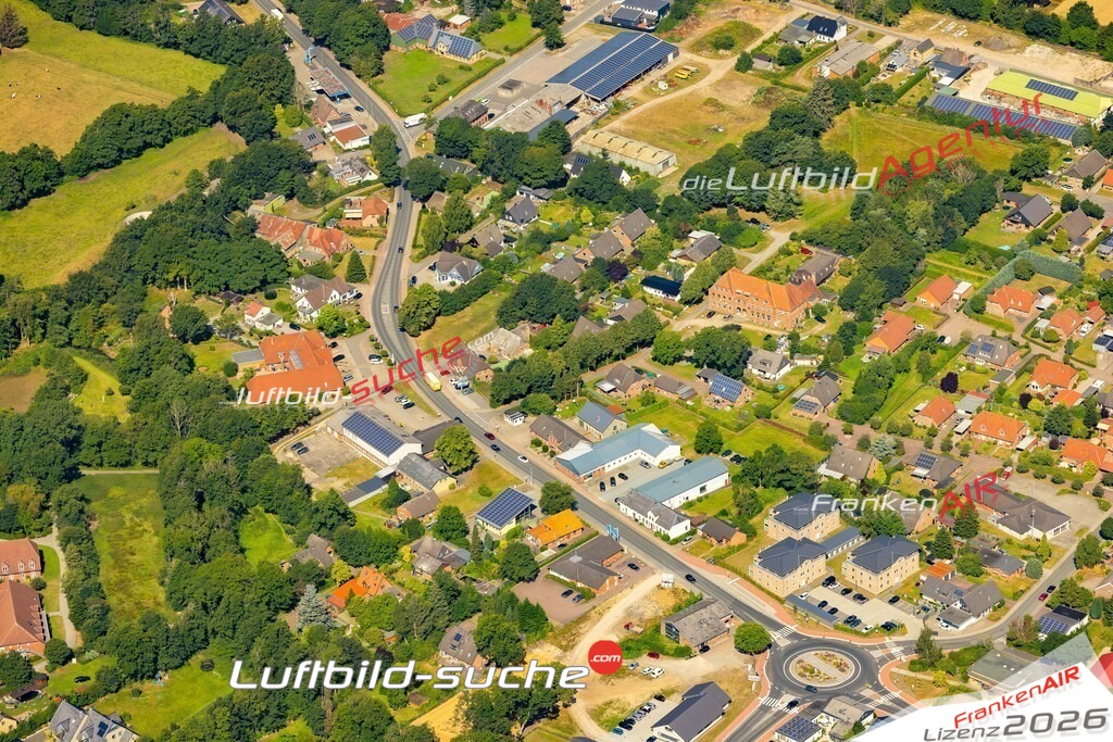 Das Luftbild der Stadt Schafflund wurde 2022 vom Flugzeug heraus erstellt (keine Drohnen-Aufnahmen) Aufnahmehöhe ca.450 Meter- hohe Bildauflösung und Druck-Qualität. Garantiert!