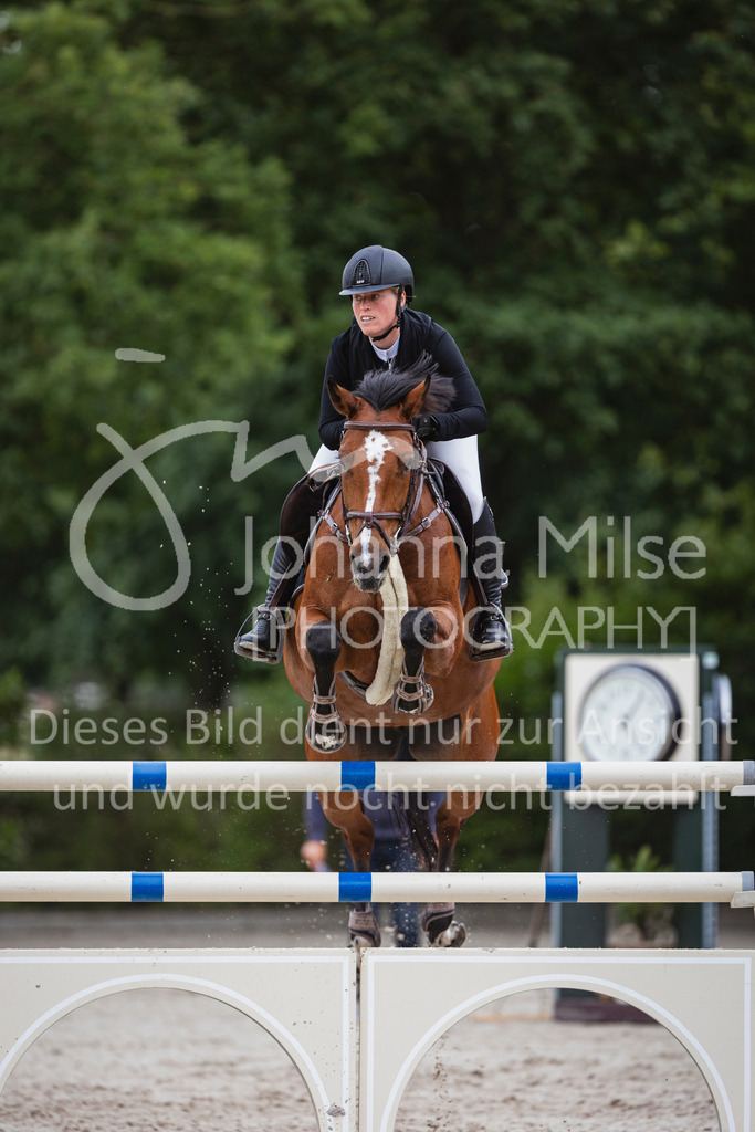 240614_Lemwerder_S1-Springen-521 | Deine schönsten Turniermomente als professionelle Fotos! Entdecke hochwertige Pferdesport-Fotografie im Online-Shop. Jetzt Fotos finden & bestellen!