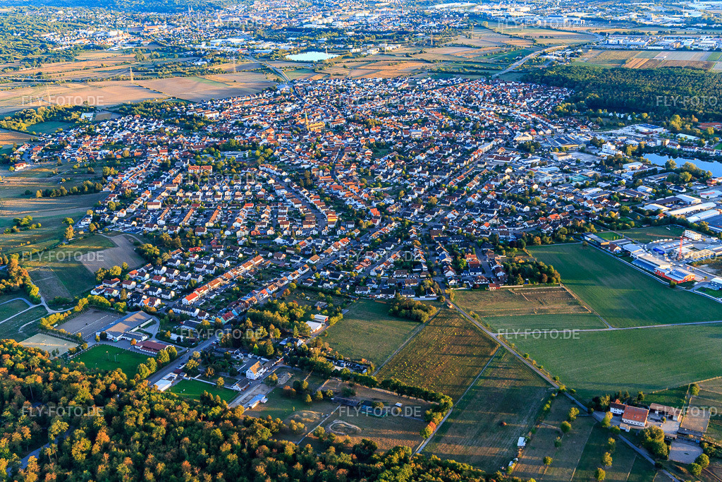 Ortsübersicht von Norden | Luftbild: Ortsübersicht von Norden in Forst im Bundesland Baden-Württemberg in Deutschland. Foto: IMG_111590.jpg vom 09.09.2018 durch Werner Riehm/FLY-FOTO.de - Realisiert mit Pictrs.com