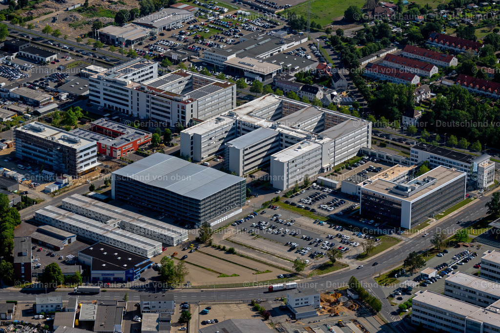 4035030 | BRAUNSCHWEIG 31.07.2020 Banken- Verwaltungsgebäude des Finanzdienstleistungs- Unternehmens Volkswagen Financial Services an der Gifhorner Straße im Stadtteil Rühme in Braunschweig im Bundesland Niedersachsen. Weiterführende Informationen bei: VOLKSWAGEN AG. // Banking administration building of the financial services company Volkswagen Financial Services at Gifhorner street in Ruehme in Braunschweig in the state Lower Saxony. Further information at: VOLKSWAGEN AG. Foto: Gerhard Launer