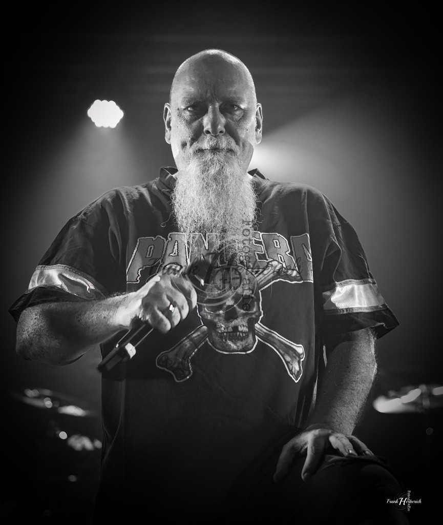 Justice Geiselwind 31.10.2025 | Frank Herberich Fotografie, Frank Herberich, Fotografie, Hochzeit, Portrait, St. Peter Ording, Ording, Westerhever, Nordsee, Frank Fotografie, Hardheim,  Odenwald,Walldürn, Band,Eventfotografie - Realisiert mit Pictrs.com