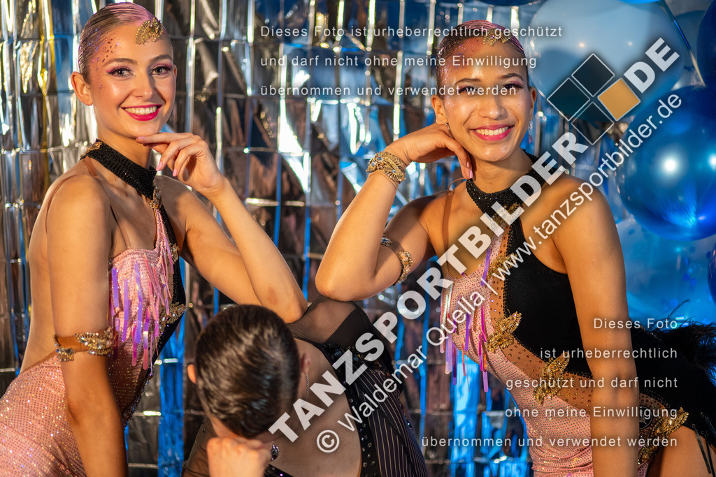 20260321-13973 | Hier finden Sie Tanz Bilder vom Latein und Standard Formationen tanzen. Sportbilder vom Tanzsport. Schöne Fotos und von Weltmeisterschaft, Europameisterschaft, Bundesliga, Regionalliga, Oberliga und Landesliga sowie von GOC Stuttgart, DanceComp, WM Bremen