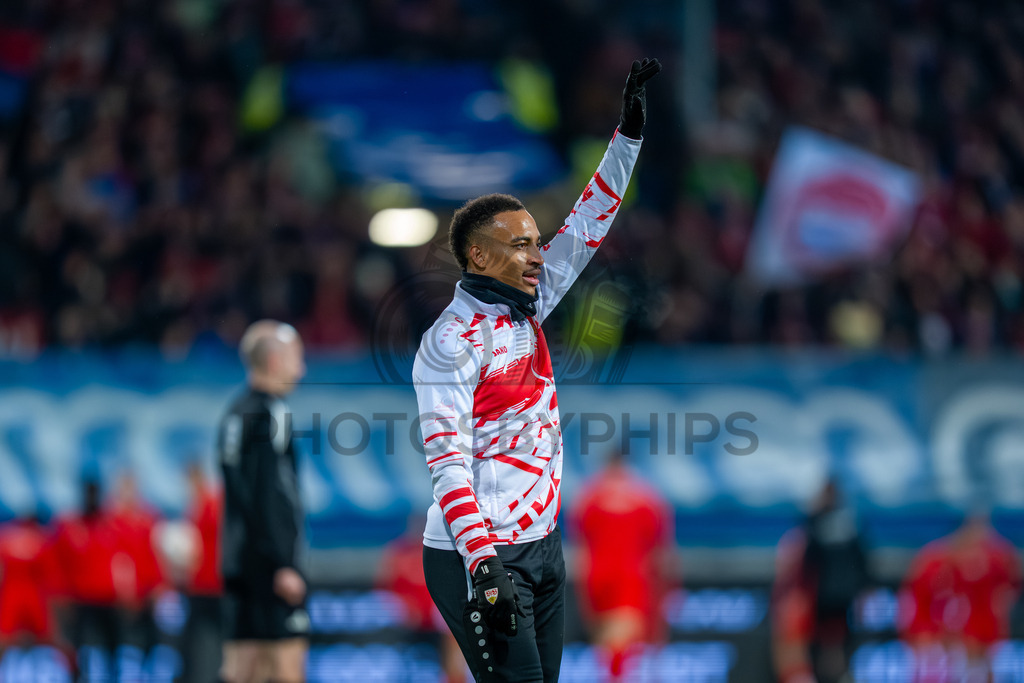 1. FC Heidenheim vs. VfB Stuttgart, Fussball, 1. Bundesliga, 23. Spieltag, Saison 2025/2026, 22.02.2026 | Jamie Leweling (VfB Stuttgart, #18),1. FC Heidenheim vs. VfB Stuttgart, Fussball, 1. Bundesliga, 23. Spieltag, Saison 2025/2026, 22.02.2026Foto: photosbyphips/Philip Ziegler