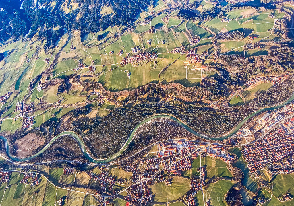 Ortsansicht | Luftbild: Ortsansicht im Ortsteil Mühle in Gaißach im Bundesland Bayern in Deutschland. Foto: IMG_00933.jpg vom 28.12.2023 durch ©2025 Werner Riehm fly-foto.de/copyright - Realisiert mit Pictrs.com