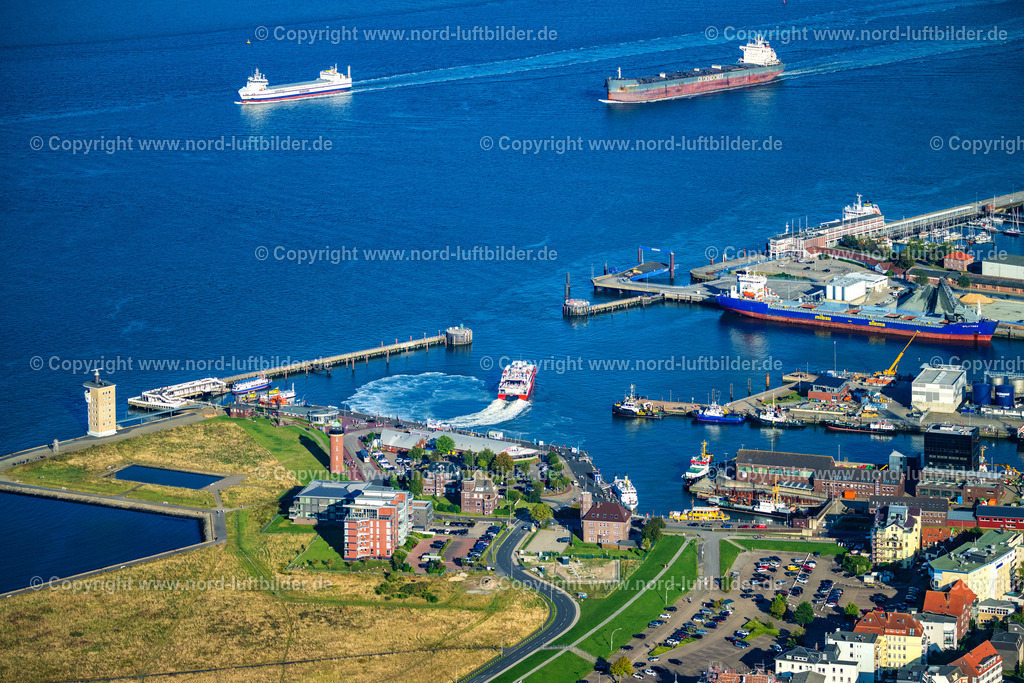 Cuxhaven_Hafen_Halunder_Jet_FRS_Fähren_ELS_44438280824 | CUXHAVEN 28.08.2024 Fahrt eines Fähr- Schiffes " Katamaran Halunder Jet der FRS Reederei" in Cuxhaven Hafen Alte Liebe im Bundesland Niedersachsen, Deutschland. // Travel of a ferry ship "Katamaran Halunder Jet der FRS Reederei" in Cuxhaven habour in the state Lower Saxony, Germany. Foto: Martin Elsen