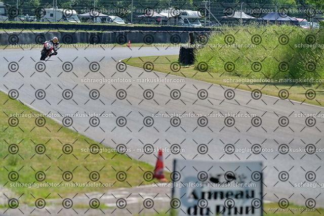 26BT02-1358 | markuskiefer.com - Realisiert mit Pictrs.com