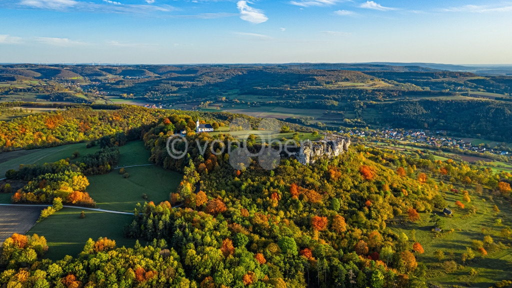 Der Staffelberg im Herbst | Luftbilder, Drohnenbilder, Oberfranken, Bayern, Kronach, Lichtenfels, Kulmbach, Thüringen, Frankenwald, Thüringerwald - Realisiert mit Pictrs.com