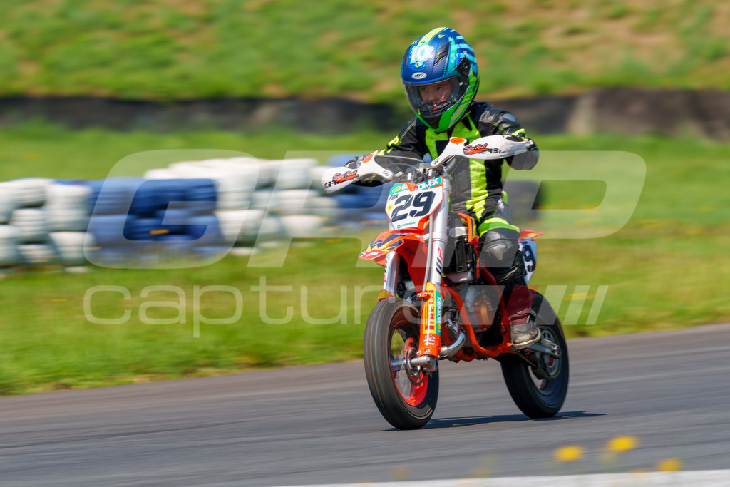 G-Cup + Supermoto Staatsmeisterschaft + Hungarian Supermoto Championship | GRIPcapture steht für authentische Sportfotografie in Österreich – für Momente, die mehr sind als Geschwindigkeit oder Ergebnis. Es geht um Emotion, Spannung, Fokus und den Augenblick, der oft nur einen Wimpernschlag dauert.Ob Motorsport, Teamsport oder 