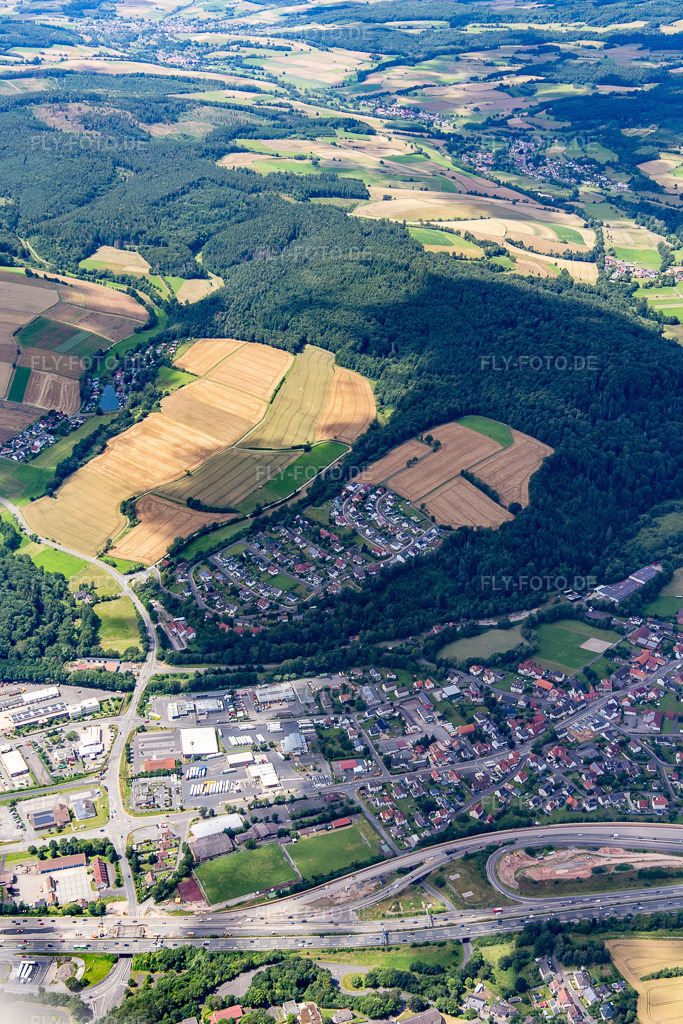 Luftbild: Ortsansicht von Osten in Kirchheim im Bundesland Hessen in Deutschland. Foto: IMG_142021.jpg vom 07.07.2024 durch Werner Riehm/FLY-FOTO.de