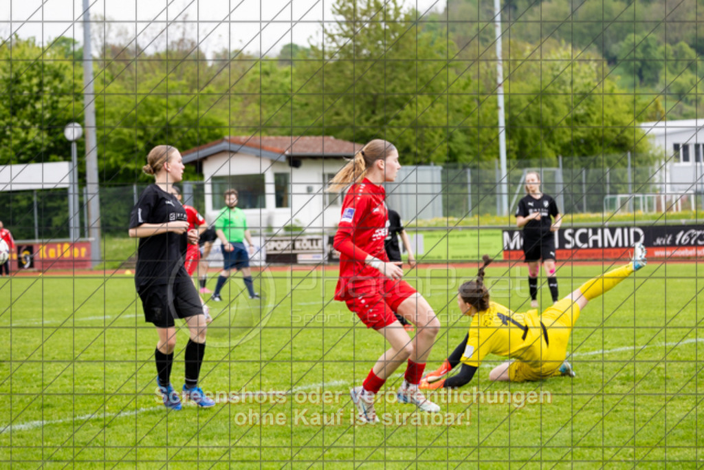 20250426_151749_0600 | #,1.FC Donzdorf (rot) vs. FC Wittlingen (schwarz), Fussball, EnBW-Oberliga B -Juniorinnen, 20. Spieltag, Saison 2024/2025, Rasenplatz, Lautertal Stadion, Süßener Straße 16, 73072 Donzdorf, 26.04.2025 - 14:00 Uhr,Foto: PhotoPeet-Sportfotografie/Peter Harich