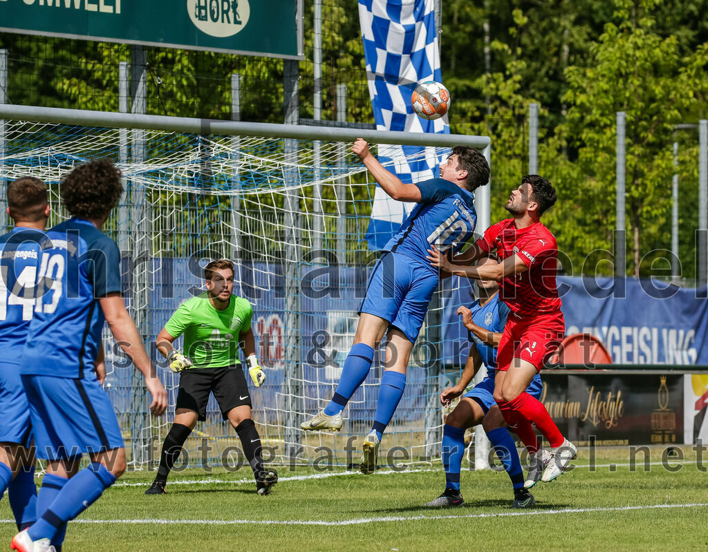 2023-07-08_059_FC_Langengeisling_gegen_TSV_Buchbach | Erding, Deutschland, 08.07.2023:
Fußball, Bezirksliga Oberbayern Ost 2023 / 2024, Testspiel, FC Langengeisling gegen TSV Buchbach, Endergebnis: 0:6

David Riederle (FC Langengeisling, #14), Fabian Aigner (FC Langengeisling, #19), Torwart Christian Brader (FC Langengeisling, #1), Maximilian Maier (FC Langengeisling, #10), Sammy Ammari (TSV Buchbach, #9)

Foto: Christian Riedel / fotografie-riedel.net