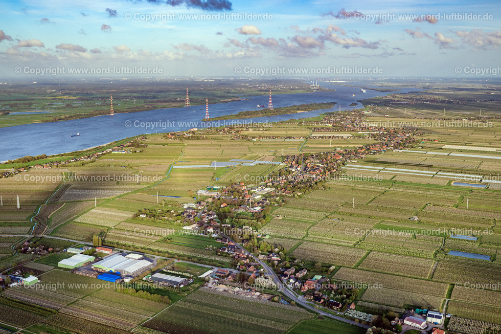 Hollern_Obstanbaugebiet_Altesland_ELS_1350140424 | HOLLERN-TWIELENFLETH 14.04.2024 Ortsansicht im Obstanbaugebiet Altes Land Hollern im Bundesland Niedersachsen, Deutschland. // Location in the fruit-growing area Altes Land Hollern in the federal state of Lower Saxony, Germany. Foto: Martin Elsen