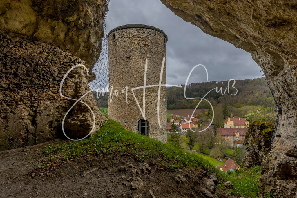 Höhlenburg Loch | simonsuess - Realisiert mit Pictrs.com