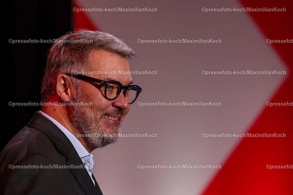 SPD21022502059 | 21.02.2025, Wahlkampfveranstaltung SPD,  Abschlusskundgebung der Sozialdemokratische Partei Deutschlands vor den Bundestagswahlen, Westfalenhalle Dortmund. Im Bild: Thomas Westphal (Oberbürgermeister Dortmund)