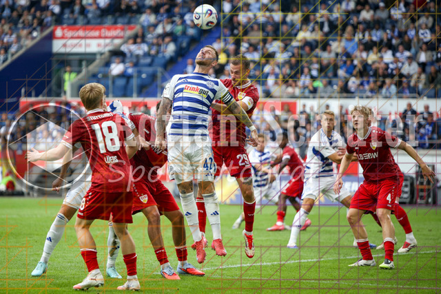 MSV Duisburg vs VfB Stuttgart II - 3. Liga | Duisburg, Deutschland, 02.08.25:   Alexander Hahn (MSV Duisburg) und Dominik Nothnagel (VfB Stuttgart II) im Kampf um den Ball waehrend des Spiels der 3. Liga MSV Duisburg vs VfB Stuttgart II in der schauinsland-reisen-arena(Foto von Brauer-Fotoagentur / Adrian Schlueter)