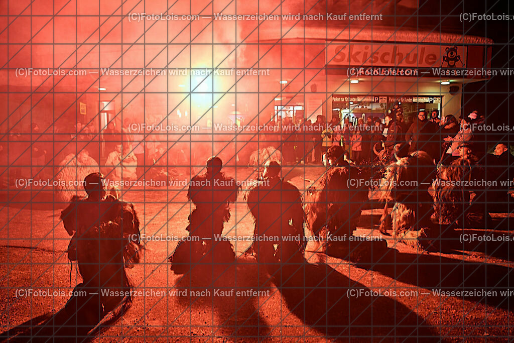 ALP5133_SKIVERLEIH-Nikolaus_Lackenhof_Oetscherteufeln | (C)FotoLois.com, Alois Spandl. SPORT2000-Nikolausempfang und Ötscherteufeln in Lackenhof im Skisportzentrum, Sa 9. Dez. 2023.