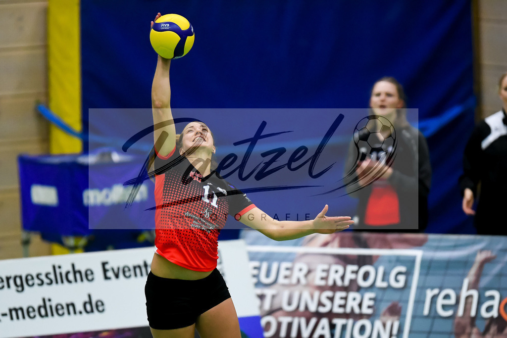 VCOBWA20211106_100 | Volleyball, Frauen:   bei dem Spiel der 3. Liga West zwischen VC Osnabrueck und SV BW Aasee in der Schlosswallhalle am 06.11.2021 in Osnabrueck, Deutschland. - Realisiert mit Pictrs.com