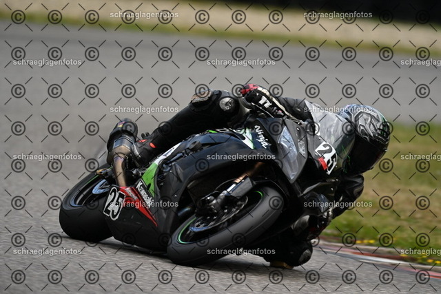 25bt02-0536 | markuskiefer.com - Realisiert mit Pictrs.com