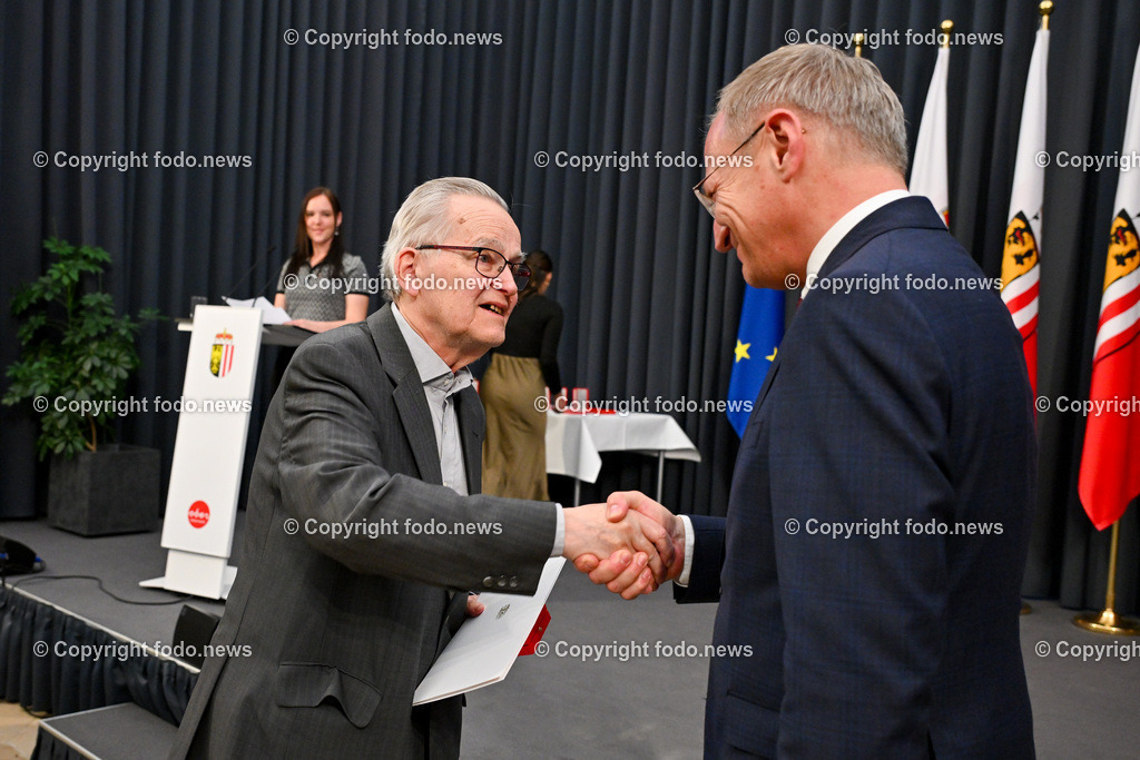 Ehrung Max Stoeger_ goldenes Verdienstkreuz_ 29.04.2024-11 | 29.04.2024, Landhaus Linz, AUT, Ehrung Max Stoeger, goldenes Verdienstkreuz im Bild Max Stoeger und LH Thomas Stelzer (VP, Landeshauptmann Ooe)