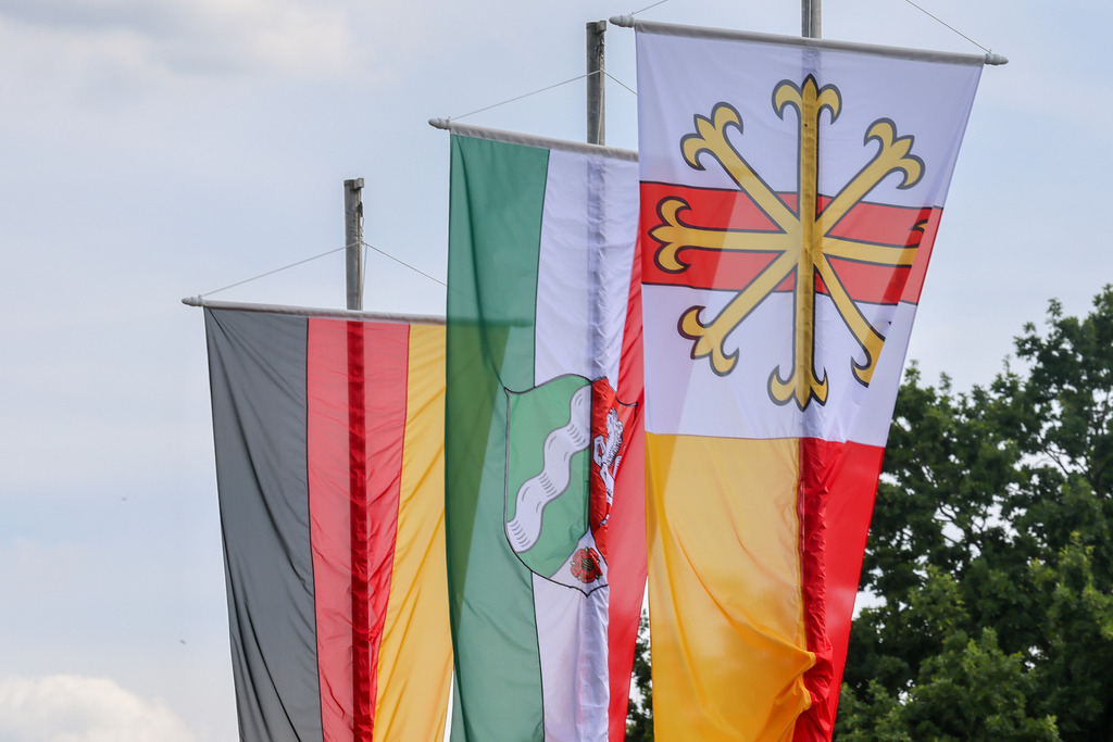 top-top.de-250704-084 | Foto, Video, Fotografie, Videografie, Fotobox, DJ, Discjockey, Musik, Musikbox, Veranstaltung, Photobooth, Amazon, Ebay, Buchtipp, Bestseller, Autor, Verlag, Buch, Wesel, Hamminkeln, NRW, Dinslaken, Rees, Drohne, Hochzeit, Party, Fotobox, Wesel, Fotograf