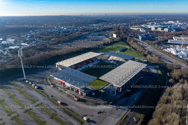 Essen241260023RWE-StadionAnDerHaffenstrasse | Luftbild, Fußballstadion an der Hafenstraße des Clubs Rot-Weiss Essen,3. Bundesliga , Essen-Borbeck, Tribünen, ,Essen, Ruhrgebiet, Nordrhein-Westfalen, Deutschland Copyright: Blossey Mantler