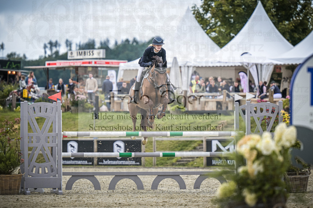 DOS_2156 | Entdecke hochwertige Reitturnierfotos von Foto Oger. Professionell, emotional und authentisch – jetzt Lieblingsmomente im Shop bestellen.Deutschlandweite Turnierfotografie. - Realisiert mit Pictrs.com
