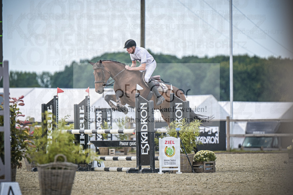 DOS_6657 | Entdecke hochwertige Reitturnierfotos von Foto Oger. Professionell, emotional und authentisch – jetzt Lieblingsmomente im Shop bestellen.Deutschlandweite Turnierfotografie. - Realisiert mit Pictrs.com
