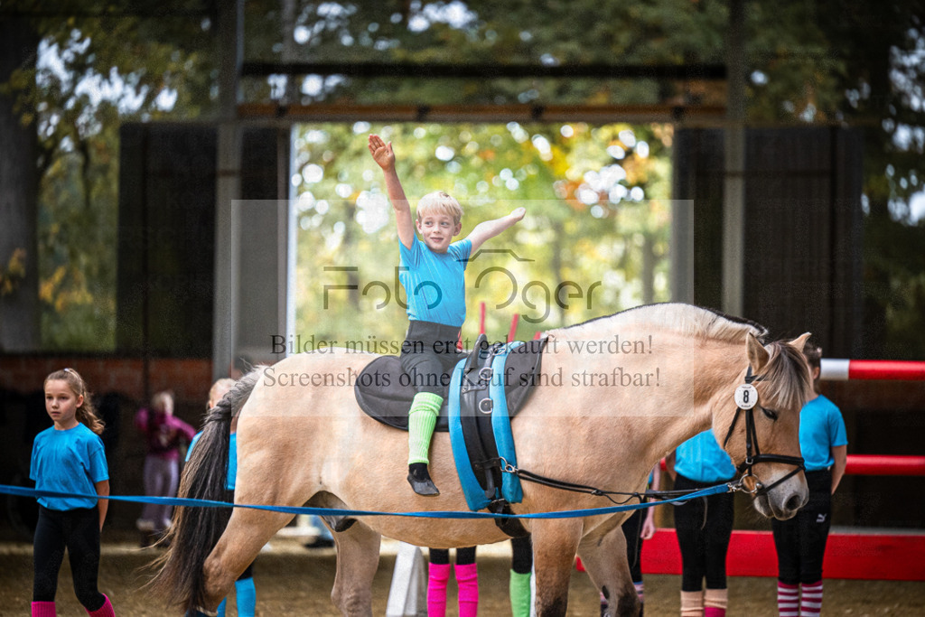 DOS_0058 | Entdecke hochwertige Reitturnierfotos von Foto Oger. Professionell, emotional und authentisch – jetzt Lieblingsmomente im Shop bestellen.Deutschlandweite Turnierfotografie. - Realisiert mit Pictrs.com