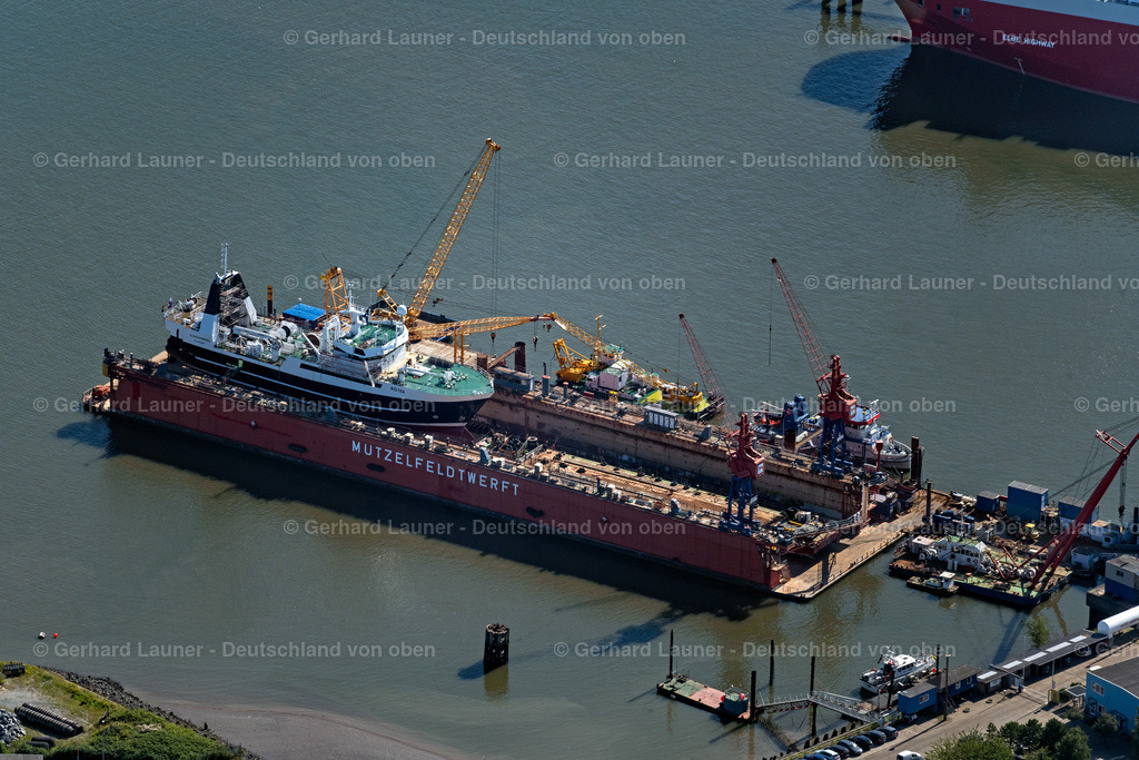 4037241 | Mützelfelder Werft im Amerikahafen, Cuxhaven