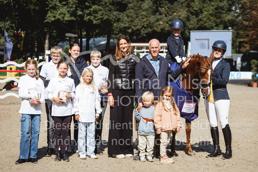 240915_OWLCh_FuehrzuegelWB-699 | Deine schönsten Turniermomente als professionelle Fotos! Entdecke hochwertige Pferdesport-Fotografie im Online-Shop. Jetzt Fotos finden & bestellen!