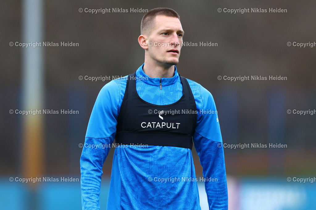 NH_HolsteinKiel_Training_10122025 | #14 Ivan Nekic (Holstein Kiel)Fußball I Herren I Training I Saison 2025-2026 I Holstein Kiel I 10.12.2025 I Citti-Fußballpark