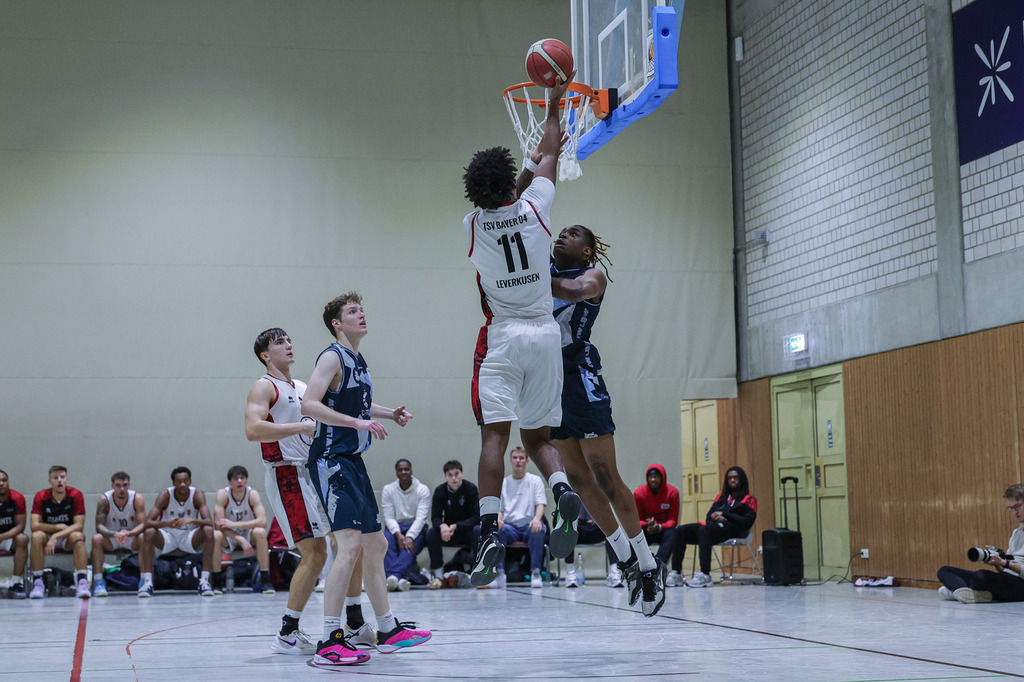 1.Regio BAYER GIANTS vs LippeBaskets Werne-77 | Fotos von Basketballspielen aus dem Raum NRW fotografiert von Gero Mueller-Laschet und Daniel Schaefer - Realisiert mit Pictrs.com