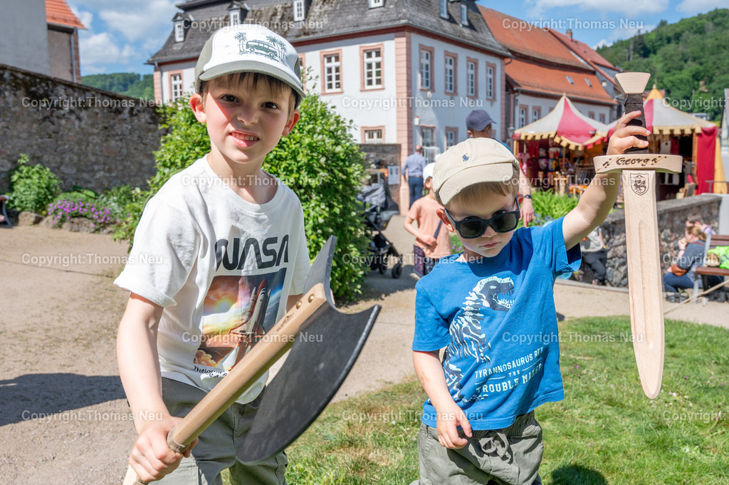 Lindenfels-Mittelaltermarkt-fotografie-thomas-neu.jpg4 | bli, Lindenfels, Mittelaltermarkt in der Burgstraße, Kurpark , Rathaushof und Burg, hier der historische Tanzkreis Bensheim im Rathaushof,  ,Bild: THomas Neu