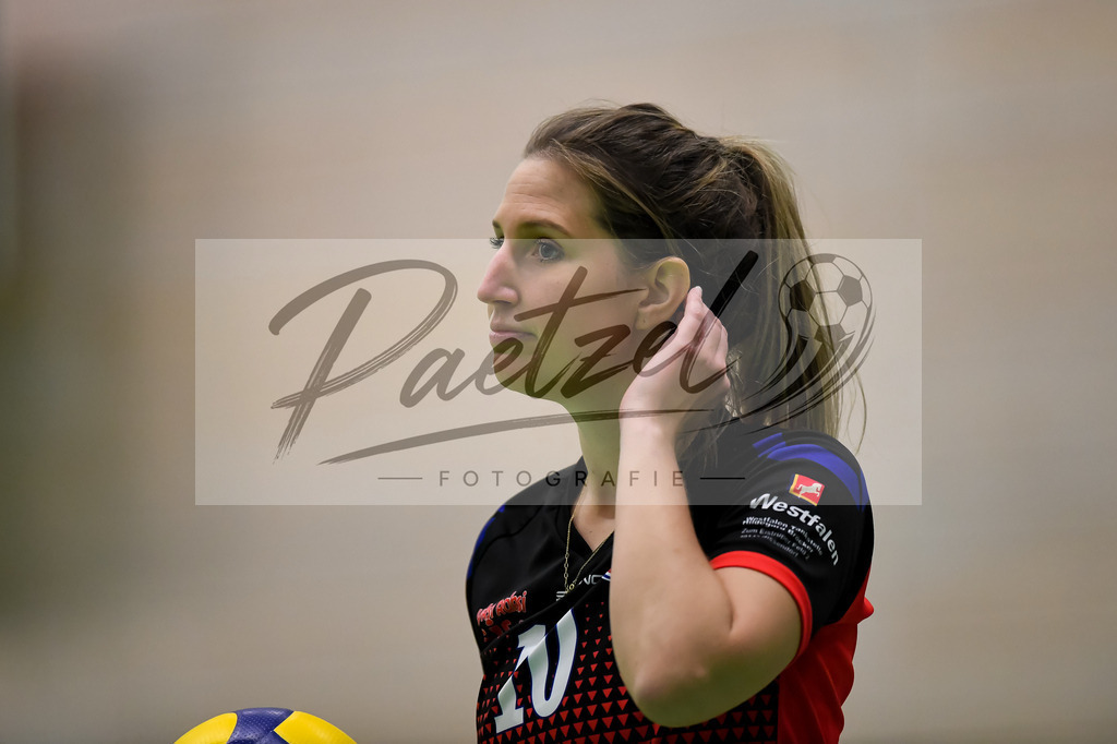 VCOBWA20211106_056 | Volleyball, Frauen:   bei dem Spiel der 3. Liga West zwischen VC Osnabrueck und SV BW Aasee in der Schlosswallhalle am 06.11.2021 in Osnabrueck, Deutschland. - Realisiert mit Pictrs.com