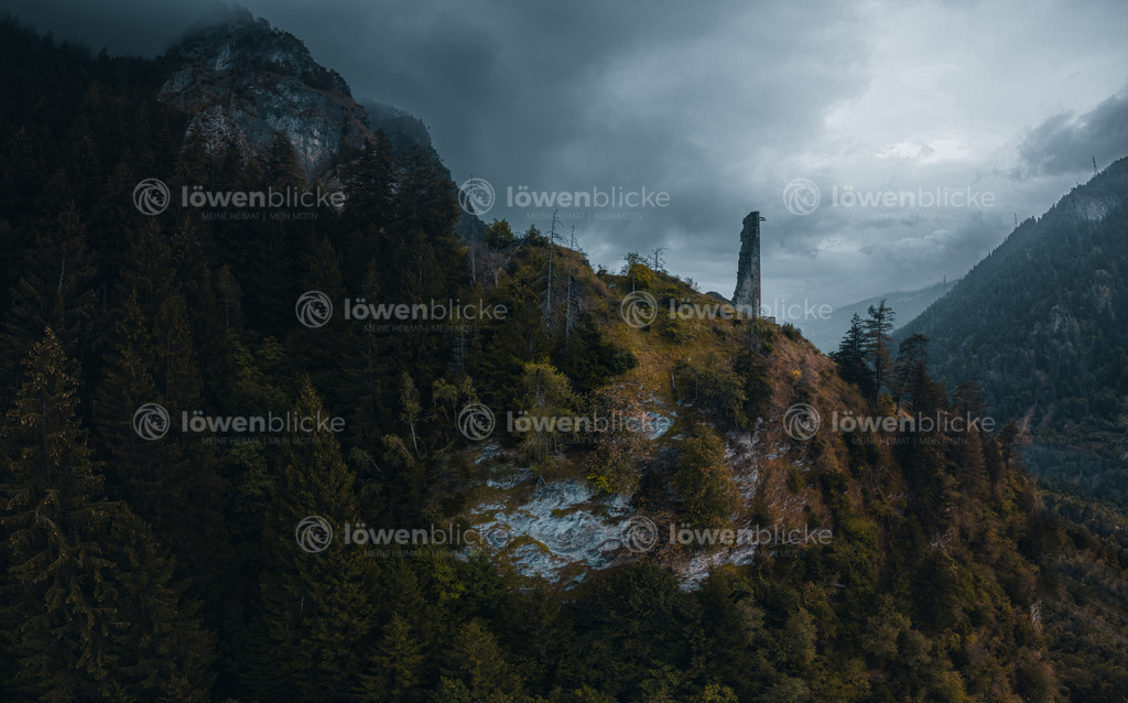 Vamala Schlucht in der Schweiz bei Wolken | löwenblicke | shop