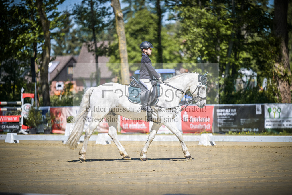 DOS_7688 | Entdecke hochwertige Reitturnierfotos von Foto Oger. Professionell, emotional und authentisch – jetzt Lieblingsmomente im Shop bestellen.Deutschlandweite Turnierfotografie. - Realisiert mit Pictrs.com