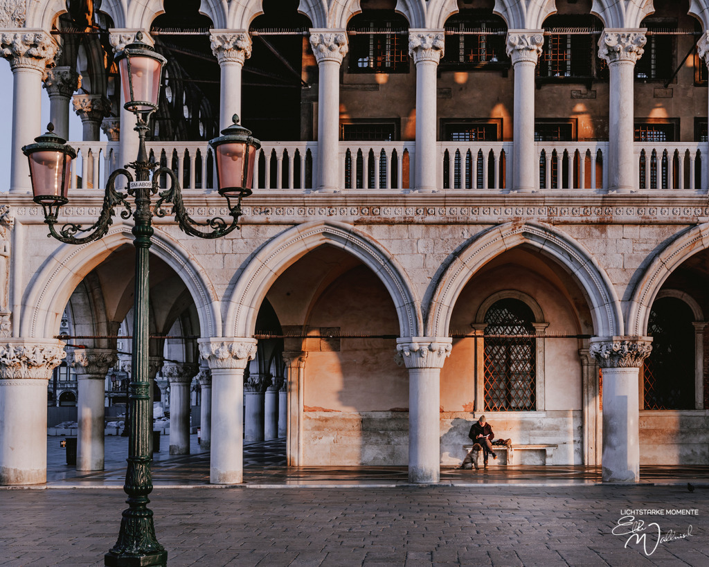 20220309-071551 ITALIEN-Venedig _006-1 Kopie | Herzlich willkommen auf meiner Seite! Ich bin Elke Wallnisch, Deine Fotografin für lichtstarke Momente. Der Name steht für alles, was mich mit der Fotografie verbindet: Das Licht und seine machtvolle Wirkung auf eine Situation oder unsere Stimmung - Realisiert mit Pictrs.com
