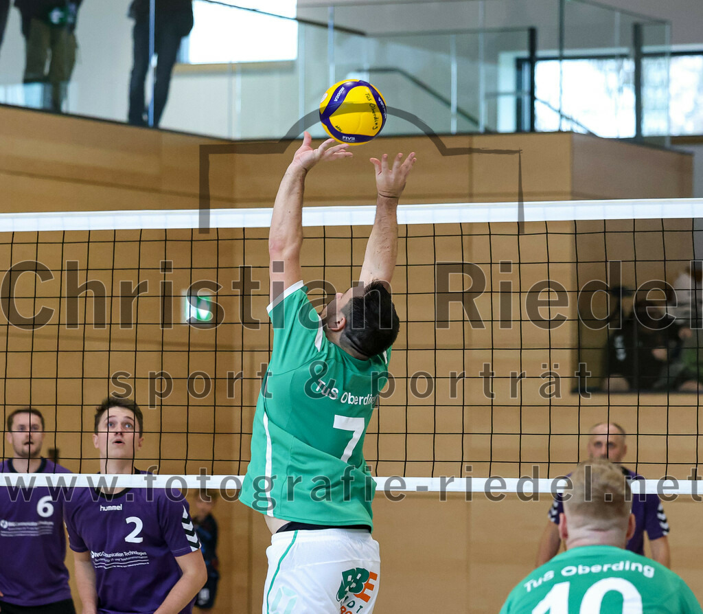 2022-11-12_107_TuS_Oberding_gegen_SC_Freising_II | Oberding, Deutschland, 12.11.2022:
Volleyball, Bezirksliga Ost 2022 / 2023, 7. Spieltag, TuS Oberding gegen MTV Pfaffenhofen II, Endergebnis: 3:2

Christian Sieracki (TuS Oberding, #7)

Foto: Christian Riedel / fotografie-riedel.net