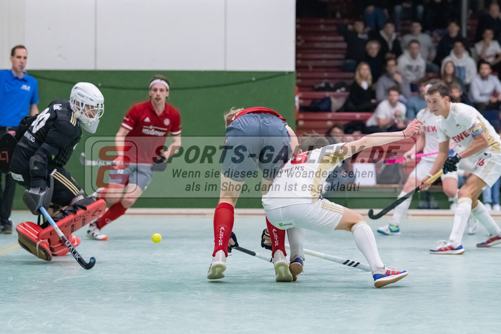 HK_20230128_103675 | 1. Bundesliga 1/4 Finale ( Herren ) Rot-Weiss Köln - Club an der Alster am 28.1.2023 Rot-Weiss Köln  , Köln , Maximilian Siegburg ( Rot-Weiss Köln #18 ) , Nik Kerner ( Club an der Alster #12 )