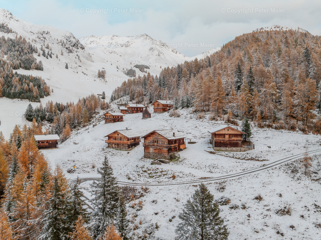 Kamelisenalm_Herbst_Schnee_2023-146 | default
