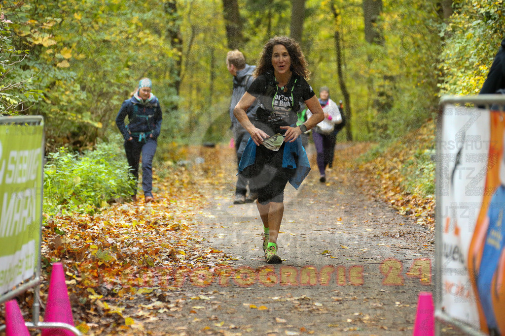251026_1359_EX1_4063 | Sportfotografie im Rhein-Sieg Kreis, Köln, Bonn, NRW, Rheinland Pfalz, Hessen, etc. Unser Tätigkeitsfeld umfasst den Laufsport vom Volkslauf über den Marathon, Duathlon, Triathon bis zum Ultralauf wie Kölnpfad Ultra oder Schindertrail.