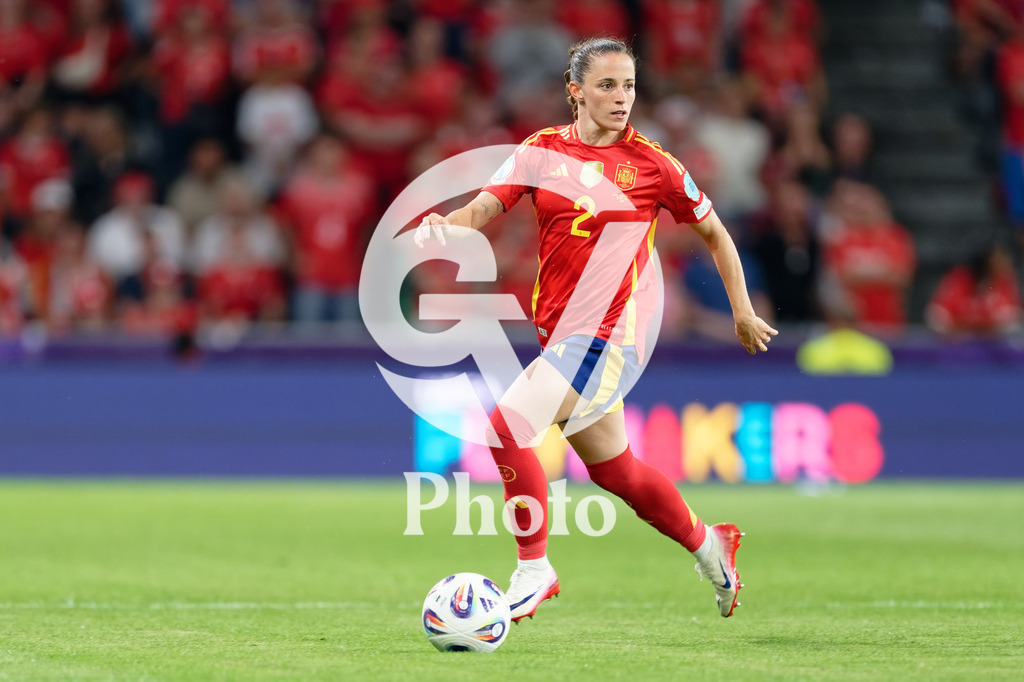 Spain v Switzerland - UEFA Women's EURO 2025 Quarter-Final | BERN, SWITZERLAND - JULY 18: Ona Batlle of Spain controls the ball  during the UEFA Women's EURO 2025 Quarter-Final match between Spain v Switzerland at Stadion Wankdorf on July 18, 2025 in Bern, Switzerland. (Photo by Giuseppe Velletri/Sports Press Photo/Getty Images)