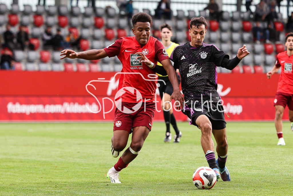 FC Bayern Muenchen U19 - 1. FC Kaiserslautern U19 | David SCHRAMM (FCK #13) im Duell mit udaser SADAT (FCB #16) / Zweikampf