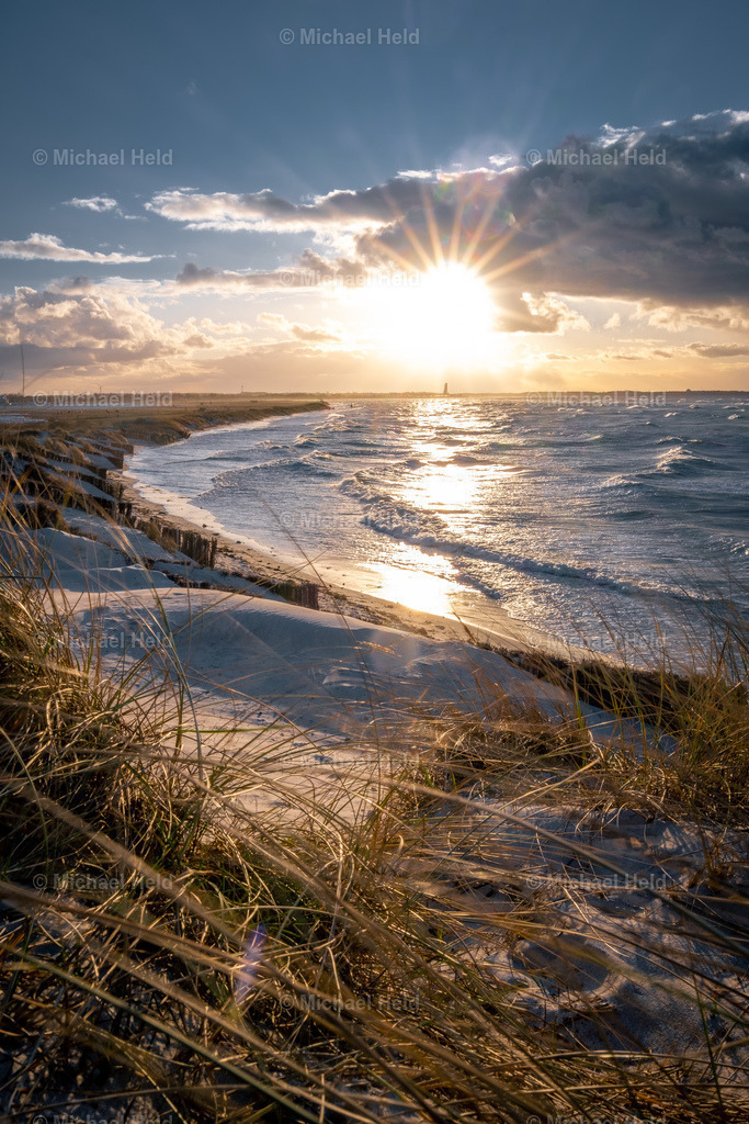 Wintersturm an der Ostsee bei Kiel | Profi-Fotos über Schleswig-Holstein und dem ganzen Norden für Büro, Hotel, Ferienhaus, Ferienwohnung, Wohnzimmer, Arztpraxis uvm. jetzt bestellen. - Realisiert mit Pictrs.com