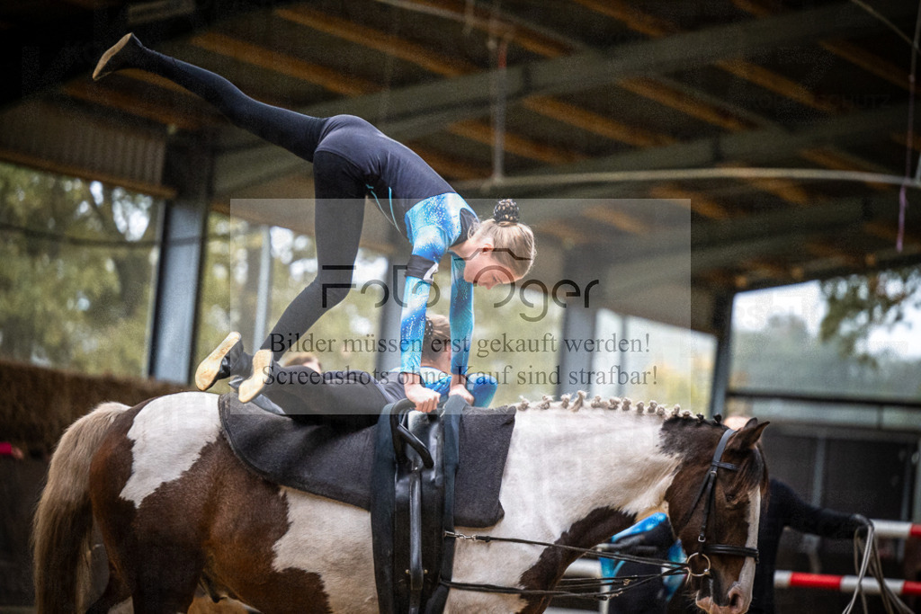 DOS_0150 | Entdecke hochwertige Reitturnierfotos von Foto Oger. Professionell, emotional und authentisch – jetzt Lieblingsmomente im Shop bestellen.Deutschlandweite Turnierfotografie. - Realisiert mit Pictrs.com