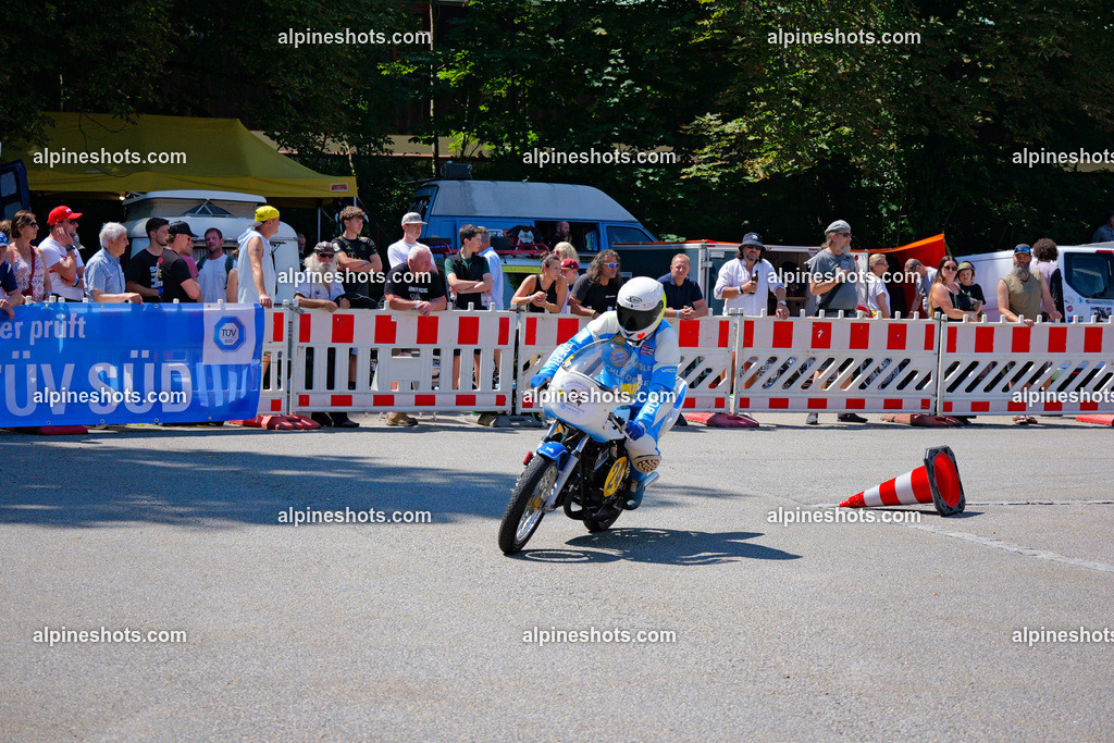 P1036878-2 | Erleben Sie atemberaubende, hochqualitative Fotos Ihrer Fahrt entlang der malerischen Alpenstraßen. Besuchen Sie alpineshots.com, um professionelle Aufnahmen Ihrer unvergesslichen Reise zu finden und zu kaufen - Realisiert mit Pictrs.com