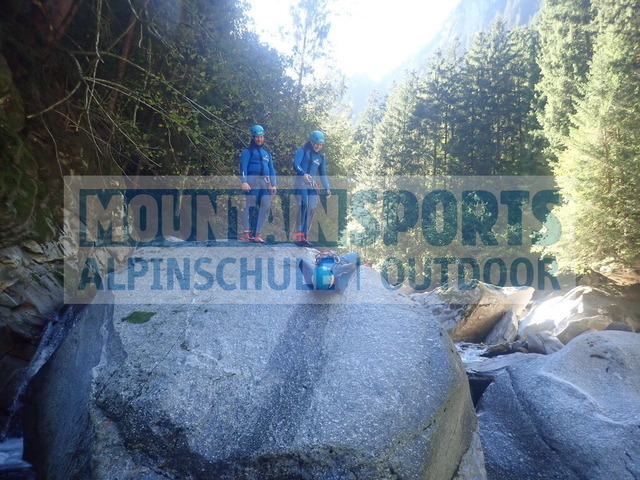 PC020090 | Bestelle die Bilder deines Berg- oder Wasser-Abenteuers mit Mountain Sports bequem von zu Hause aus direkt über unseren Online Fotoshop von pictrs.com. - Realisiert mit Pictrs.com