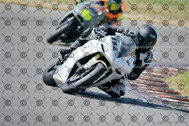25bt04-0305 | markuskiefer.com - Realisiert mit Pictrs.com